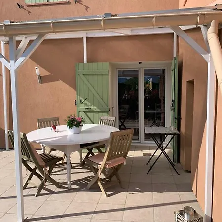 D'hotes Le Cedre Bed & Breakfast Apt